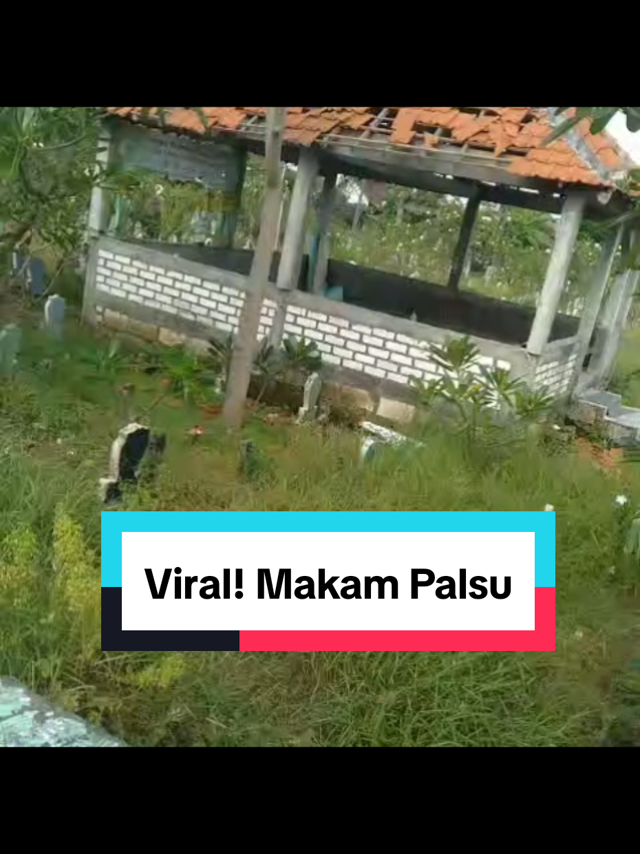LAMONGAN – Sejumlah tokoh masyarakat dusun Rangkah Desa Ngujungrejo kecamatan Turi mendatangi kantor kecamatan untuk melakukan Audiensi Terkait makam p4lsu  yang didirikan oleh oknum perangkat desa bersama oknum tokoh agama setempat dan oknum paranormal dari desa lain tersebut. Jumat ( 26/09/2025) HMD selaku juru bicara mengatakan  Kedatangan kami ingin memastikan dan meminta ketegasan muspika Turi kususnya camat Turi untuk melaksanakan surat edaran dan instruksi Sekretaris Daerah kabupaten Lamongan bernomor:200./13/127/4122.208/2025 Yang isinya memerintahkan kepada camat untuk mengembalikan kondisi makam seperti keadaan awal / posisi semula,
