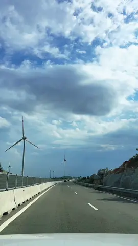 Ở đâu có núi, có biển… là ở đó có dấu lốp xe mình #phuototo #canhdep #nui #bien 