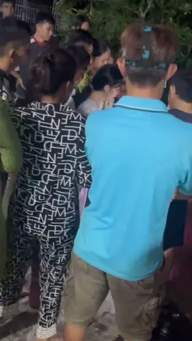 Dì 4 xin lỗi Suben của dì 4 nhiều, dì không về kịp để nhìn em bé của dì lần cuối, con ở nơi đó có đói có lạnh không con có ai ăn hiếp Suben của dì không, bình thường Suben cười giỡn vui vẻ lắm, còn không biết đòi mua đồ chơi, nhưng sao hôm đó con lại không cười giỡn vui vẻ con còn đòi ba dắt đi mua đồ chơi cho bằng được không mua là con không chịu về. Thương em bé của dì nhiều lắm, nếu có kiếp sau con hãy đầu thai về với mẹ Min làm con mẹ Min, làm cháu của dì một lần nữa nha Suben. Mọi người luôn yêu thương nhớ tới Suben..🩶