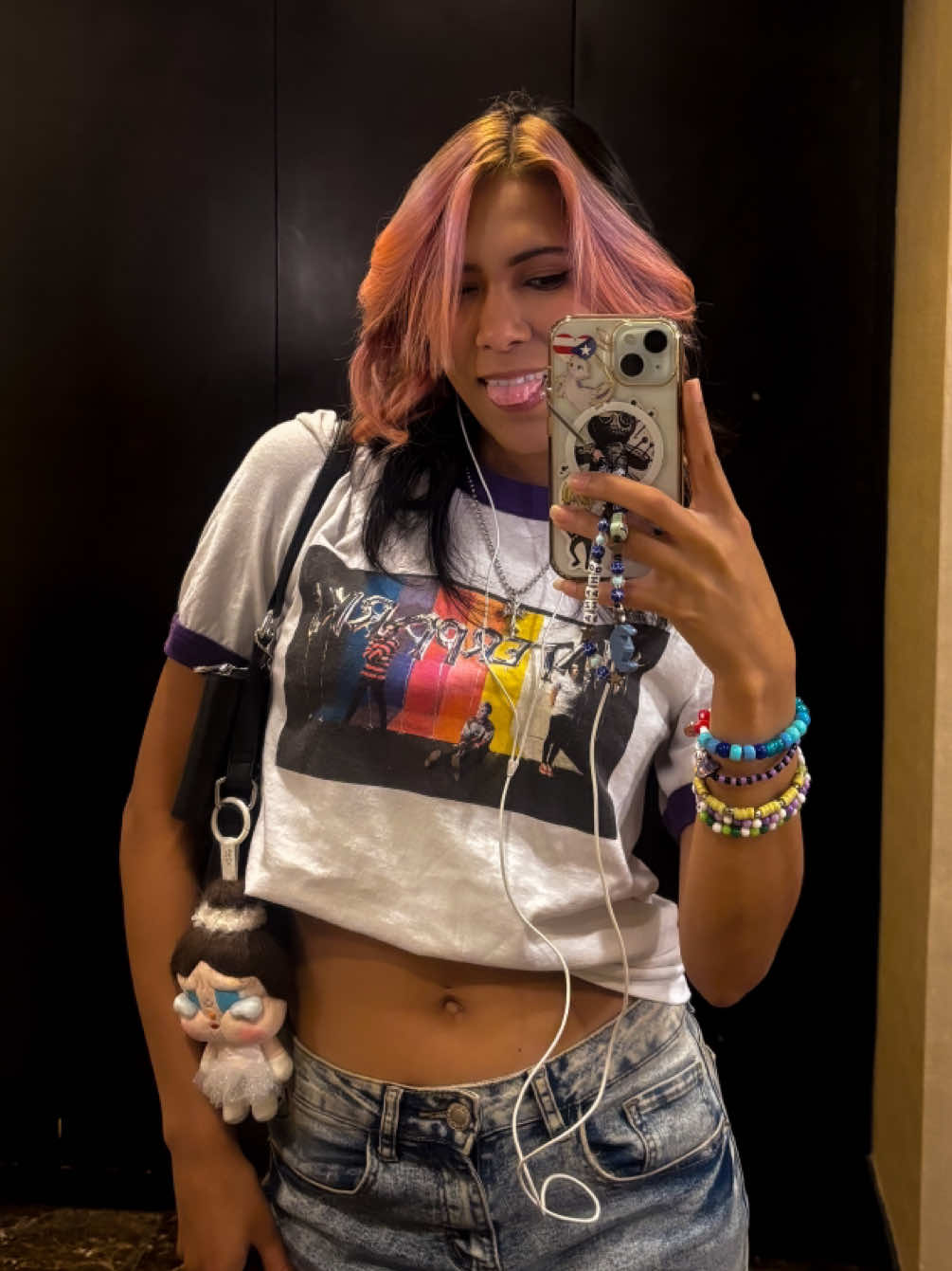See you guys soon 😎🥰 THE SECRET SHOW !!!!!  #iflyricswereconfidential #waterparksband #parx #newsong #concertnight  @awstenknight @waterparks 