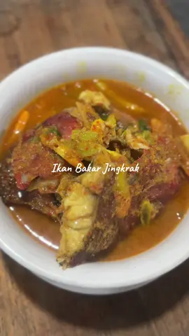 Enaakk bangeet gaess suegerr pedas gurihh endull pokoknyaa 🤤😍 Ikan Bakar Jingkrak 📍 Demang Lebar Daun 0822-5856-0808 #ikanbakarjingkrakpalembang #rumahmakanseafoodpalembang #ikanbakarpalembang #kulinerpalembang #palembang 