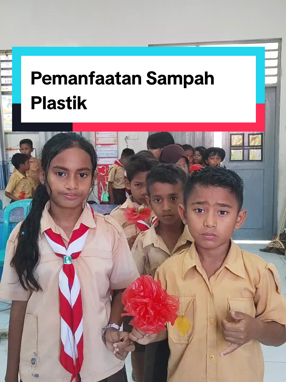 SAMPAH JADI CUAN MUNGKINKAH SAMPAH JADI CUAN?  Mungkin sekali sampah plastik bekas jadi cuan dan bermanfaat bagi kebutuhan hidup kita. Karya seni ini diberikan pada generasi penerus yaitu dr siswa SD. Dan penggunaan sampah plastik harus diminimalisir dlm kehidupan sehari hari #study #art #senirupa #sdikamalaputi #fyp 