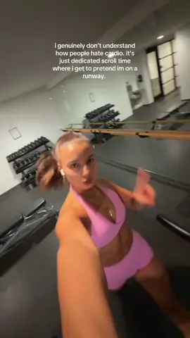 10k+ steps a day keeps the belly fat away 😝 (fr tho. daily cardio/steps has made the biggest change in my physique over the years and has helped me gain muscle and fat where i want to while also staying relatively lean!) #gym #cardio #abs 