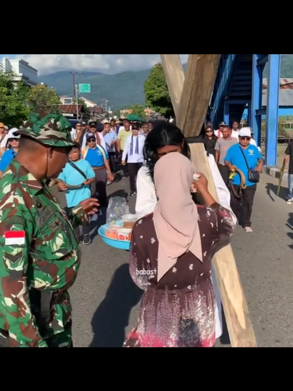 Indonesia is proof that differences are not a reason for conflict. The nation consists of more than 1,000 ethnic groups, over 700 languages, and six recognized religions, along with diverse races and communities. Yet, Indonesians live side by side in unity, upholding respect and harmony. The world should see how Indonesia unites its people with great tolerance and genuine warmth. Every country should learn from Indonesia’s example of tolerance. #indonesia🇮🇩 #fyp #tolerance #thebeautyoftolerance  #foryoupage 