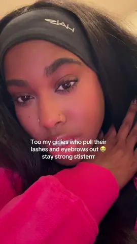 So proud of myself 😭😭, I have Been pulling my lashes out less and they are growing this month 