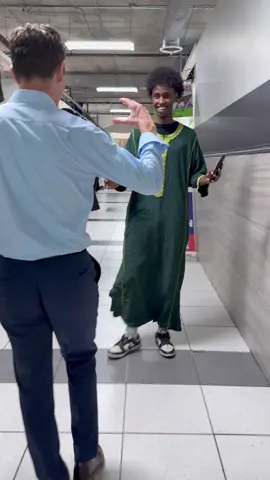 Caption:  Jimco wanaagsan Minneapolis!  Mid ka mida  meelaha aan ugu jecelahay in aan waqti ku qaato magaaladeena waxaa ka mid ah Xarunta Ganacsiga ee Somali Mall, oo loo yaqaan Karmel Mall. Socodka (Tamashlaynata) halkan waxa ay la mid tahay gelitaanka xarun  Dhaqanka  aduunku ku dhanyahay oo ku Taala  bartamaha Minneapolis. Goobaha lagu cunteeyo ayaa ah kuwo aad udgoon, dukaamadana waxaa ka muuqda midabo iyo naqshado kala duwan , Dadkuna waxay ku dareen firfircooni  iyo tamar ,taasoo meeshan ka dhigaysa mid gaar ah.  Xaruntani kabadan rug ganacsi ama mall; waa goob laysugu yimaado, xarun dhaqameed, iyo dabaaldega bulshada. Mar kasta oo aan soo booqdo, waxaa igu soo dhaca xoogga iyo quruxda ay magaaladeennu ka hesho kala duwanaanshaheeda. Waxaan idiin rajaynayaa dhammaan jimcaha  wanagsan oo  farxad iyo soo dhawayn ku dheehantahay sida karameel Mall. Happy Friday from Minneapolis! One of my favorite places to spend time in our city is the Somali Mall—also known as Karmel Mall. Walking through here is like stepping into a world of vibrant culture right in the heart of Minneapolis. The food stalls are alive with flavor, the shops are full of color and texture, and the people bring an energy that makes this place so special. It’s more than a mall—it’s a gathering place, a cultural hub, and a celebration of community. Every time I’m here, I’m reminded of how much strength and beauty our city draws from its diversity. Wishing you all a Friday filled with the same warmth and vibrancy you’ll find at Carmel Mall!