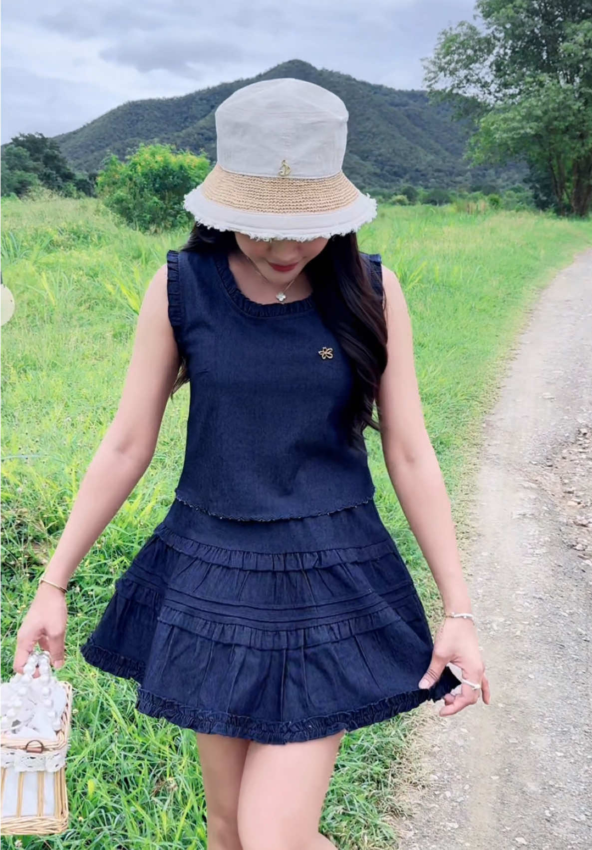 เสื้องานซิปหลังมาพร้อมกระโปรงซับในกางเกงใครมีแพลนเที่ยวเขาเที่ยวดอยช่วงนี้เหมาะมากค่ะ #Thealner #OOTD #แมสเถอะ 