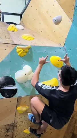 left? @hervynco #bouldering 