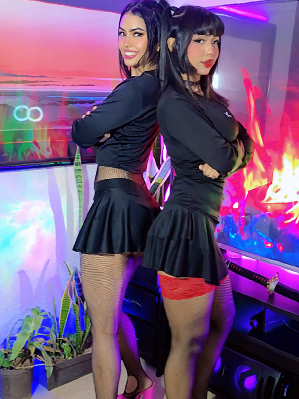Mi prima y yo 😘😘😘#creatorsearchinsights #primas #USA #videoviral #fpyシ @creator search insights @YULI PRIMA🫦 @Gaby 