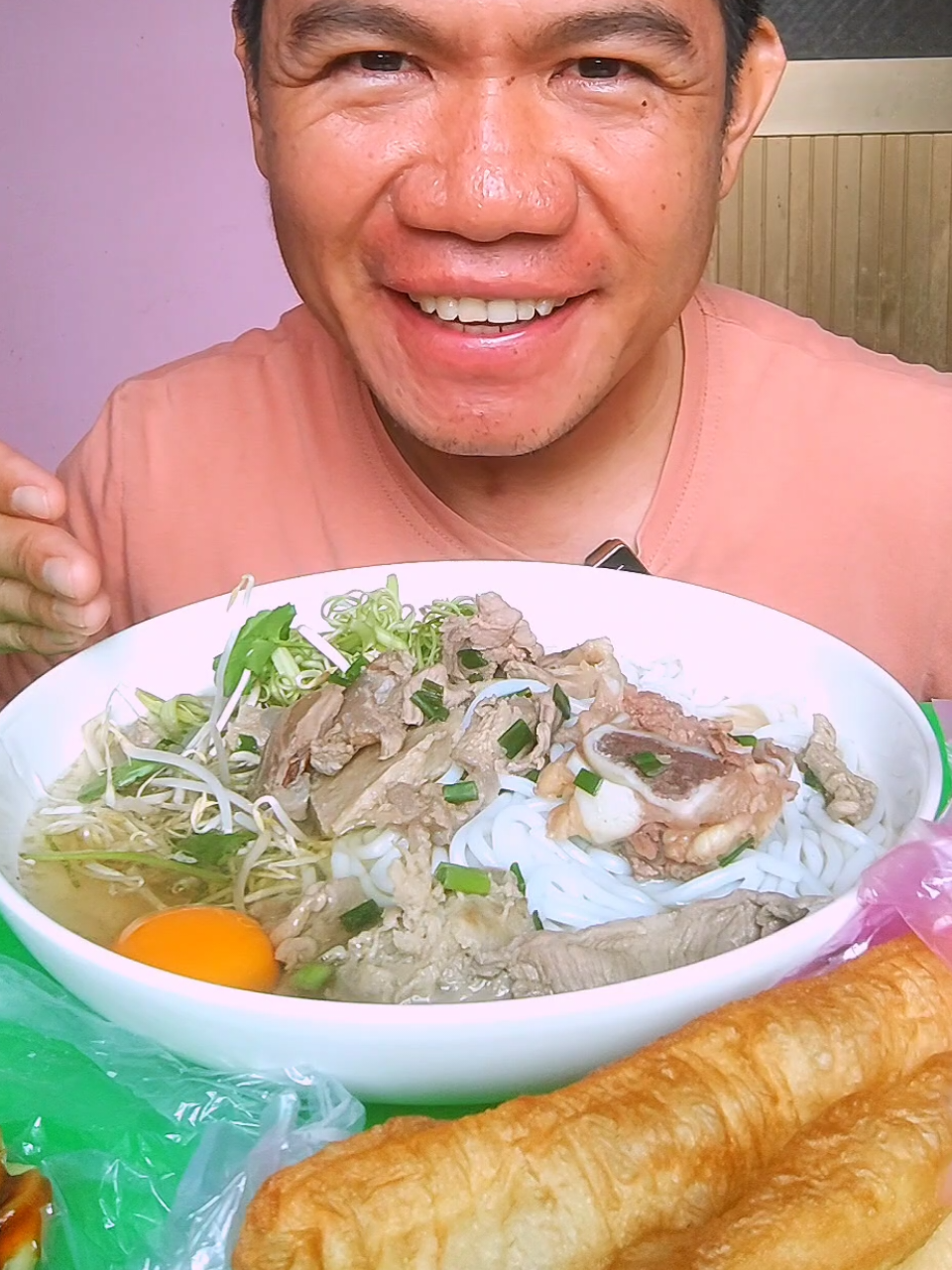 Trả lời @ti.l.ti8787 lên đơn bún bò Huế trứng tái thơm ngon, game show ăn theo bình luận comment (icon) #Dphongthichan #mukbang #antheobinhluan #reviewmonan #monngonmoingay 