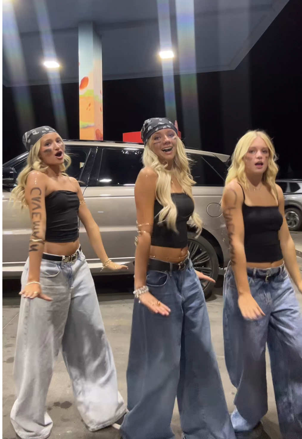 Most hype game ever @Hudson jambor @kostyn >>my jeans: @Tillys #fyp #dance #tiktokdance #viralvideo #football 