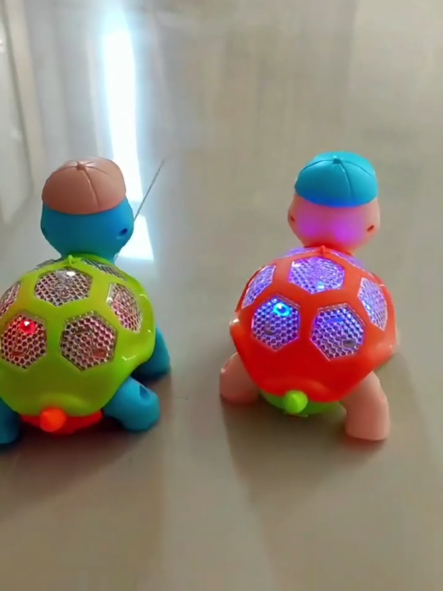 Brinquedo Tartaruga Fujão com som e luz, ideal para estimular brincadeiras criativas 🐢 #BrinquedoTartaruga #BrinquedoInfantil #LuzESom #Movimento #Diversão 