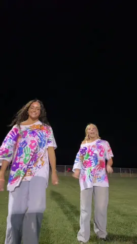 besties the birthday girl🙌🎉@Maycee #gethersumbday💋 #blondandbrunetteduo #footballtiktok #👧🏼👧🏽 