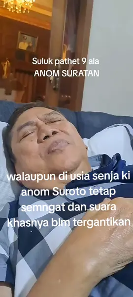 di usia senja ki anom Suroto tetap smngat dan suara khasnya blm tergantikan.  #kibayuaji #kianomsuroto  #wayangkulit @Ki Bayu Aji SOLO @SBA BUDAYA 