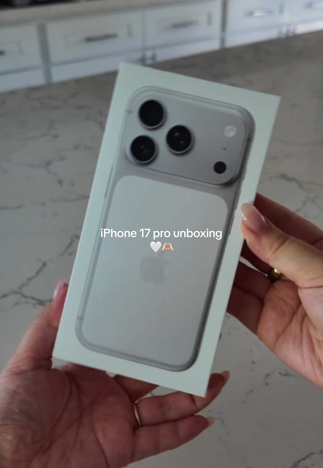 from the 12 pro max to the 17 Pro 🥹🫶🏻 #iphone17 #iphoneunboxing @apple @MOFT.Global 