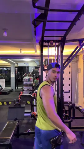 Excuse the grunting.  #fyp #Gym 