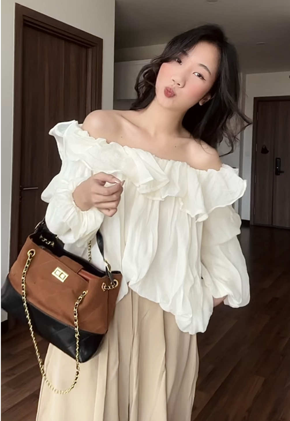 Khởi nghiệp mà khó quá khổ quá thì chúng ta nên  ❌ Bỏ cuộc ✅ Vừa khóc vừa làm 🥹 #thoitrangnu #xuhuong #fypシ #setdo #aotrevaixinh 