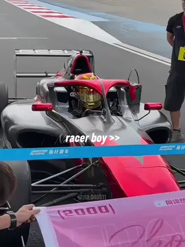 satu org yg pinter bgt menikmati hidup tuh ya #yiran 😭 di saat sibuk sibuk syuting pun dia rela relain ikut balap #zhouyiran #zhouyiran周翊然 #racer #fyp 
