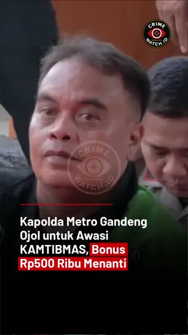 Kapolda Metro Gandeng Ojol untuk Awasi KAMTIBMAS!  Kapolda Metro Jaya, Irjen Asep Edi Suheri, mengajak komunitas ojol jadi ‘mata dan telinga’ polisi di jalanan Jakarta. Setiap kejadian mencurigakan bisa direkam pakai ponsel, lalu dilaporkan ke pembina ojol di Polsek atau Polres terdekat. Polda Metro Jaya juga meresmikan Gerai Rakyat Mart sebagai posko koordinasi ojol Kamtibmas, tempat berbagi info dan belajar koordinasi dengan polisi. 💡 INGAT: Tujuan utama bukan hanya mencari uang, tapi memotivasi kita semua peduli dan berani melawan kejahatan. Keamanan adalah tanggung jawab bersama! Kamu sendiri sudah ikut peduli KAMTIBMAS hari ini? Tulis di komentar: “Saya siap!” ✅ #Kamtibmas #Ojol #KapoldaMetro #KeamananJakarta #CrimeWatchID       