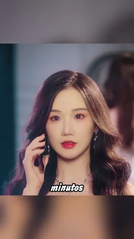 La mujer fue a elegir un vestido de novia, pero el prometido estaba jugando con otras mujeres en el bar.#movie #usa 