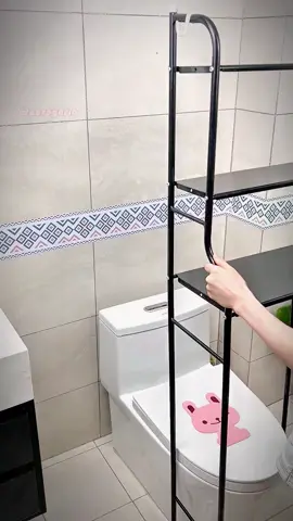 Alguns dizem que banheiro bagunçado é normal… outros acreditam que organização muda tudo. 😏 Essa prateleira é prática, bonita e feita pra durar. 👉 E você, vive no caos ou prefere organização? 💬 Oferta por tempo limitado!#BanheiroOrganizado#PrateleiraMultifuncional#OrganizaçãoPrática#DecoraçãoDeBanheiro#CasaArrumada