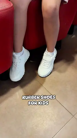 ang pretty ng shoes bagay sa mga ootd ni baby. #rubbershoesforkids #shoesforkids #whiteshoes #kidshoes 