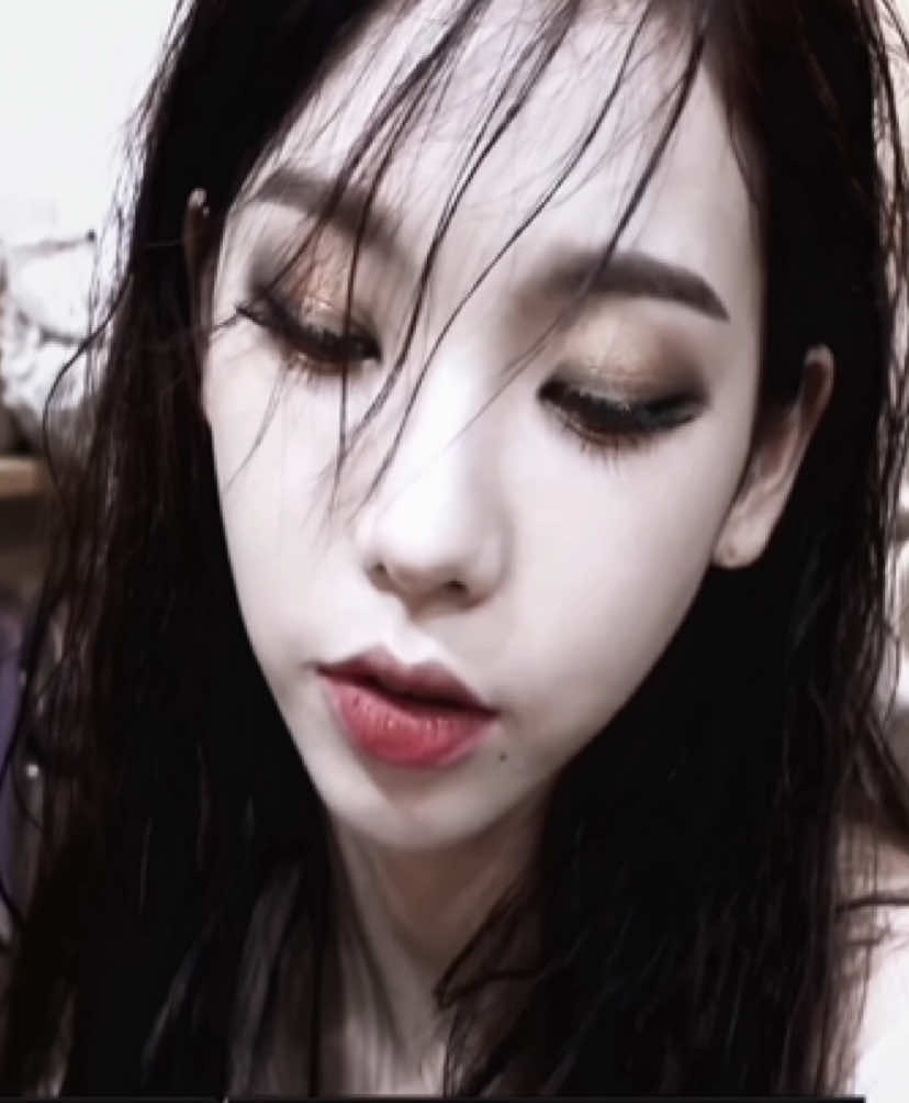 Wet hair styling is so captivating｜ib: yaeizhuo #aespa #aespa_official #aespakarina #aespakarinaedit #karina #karinaaespa #karinaedit #karinaedits #capcut 