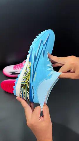 Lên cho anh em mẫu giày đá bóng cổ cao Mesút Flash #BóngĐá #Football #giàyđábanh #reviewgiaydabanh #giàyđábóng       