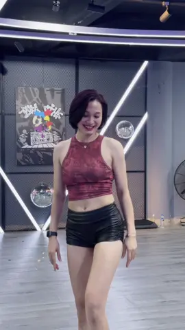 Dạo này hơi trộm víaaaaaa🥹🥹🥹 (D/c: ???) #tiktokdance #lopdancecoKeo #cokeodaynhay #Quynhvenus93 #rolypoly 