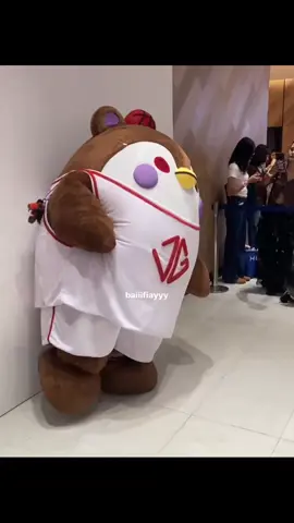 nduttt jangan nyender tembok ntar kamu kotor 😭🤏 #guinzly #jossgawin #jossgawinfancon #invinciblexjossgawin 