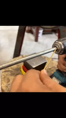 Making bracelet from gold wire #gold #bracelet #jewellery #handmadejewelry #handmadegifts 