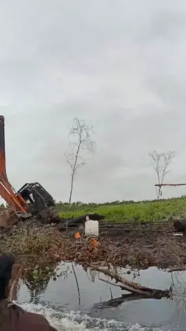 pasukan kepiting rebus🦀#opratorjuaidolanya #excavator 