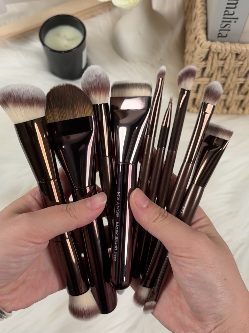 New to makeup?This full brush set has everything you need to nail every look, from foundation to eyeshadow!✨#MAANGE #makeupbrushes #beautytips #beginnerfriendly #fyp 