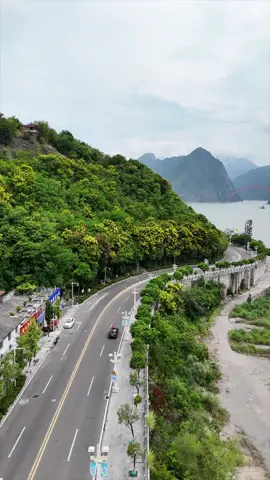 A long video is coming soon, please watch it patiently. From Binjiang Road in Wushan County, Chongqing to Longji Gate, Three Gorges #Wushan #Wushan Tourism #