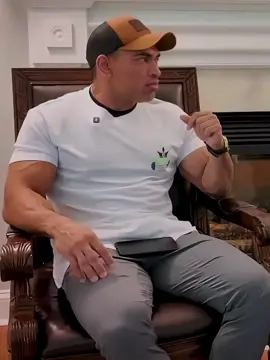 Omar Bautista, el primer dominicano en llegar al Mr. Olympia en la categoría Classic Physique. Da el facto más conocido del mundo culturista de competencia, los verdaderos ganadores... no usan bikinis o posadores.#Fitness #culturismo #ifbbpro #olympia #gimnasio 