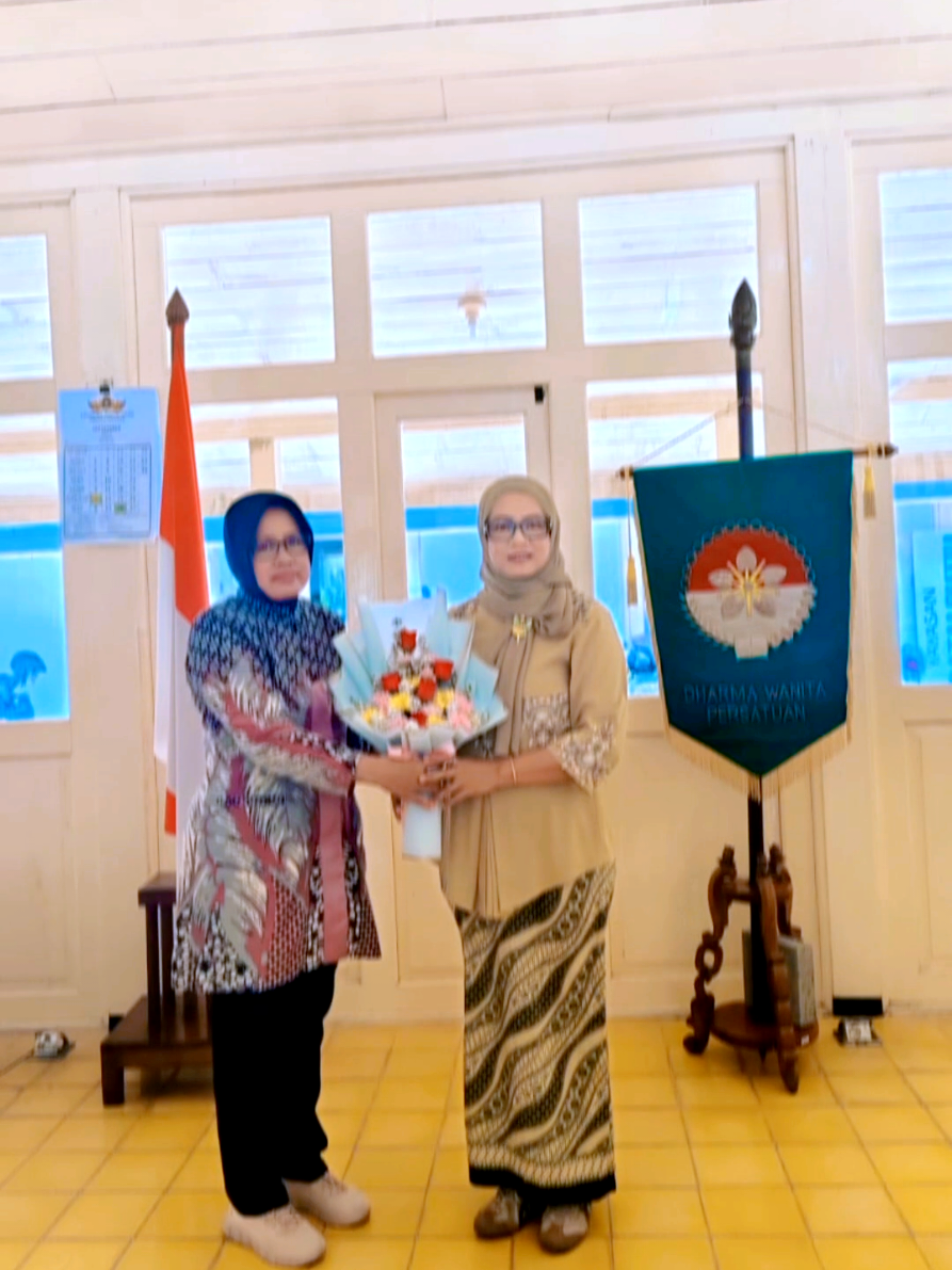 Dibalik pria sukses, ada wanita hebat disisinya. Terimakasih Bu Kasat telah membersamai Dharma Wanita Persatuan Satpol PP DIY selama 7 tahun 🙏🏻🙏🏻 . #satpolppdiy #satpolpp #polpp #dharmawanitapersatuan #DWP 