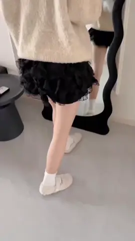 Nó thật sự đã đánh lừa thị giác của tôi, chiếc quần tất siêu thật chân#tatluxe #tat #tatluoixuyenthau #tatdachan #tatdenthauda #vodachancongai #viral #tatlotni 