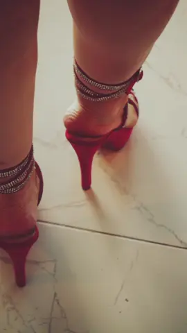 Mujer segura de si misma!! 🔥❤️💋💯🇨🇴🍑 #ursulasuarez  #modelobbw  #curvyfashion  #model 