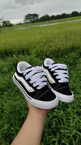 Cool kids wear V@ns! #kidshoes #shoesforkids #toddlershoes #fyp #foryoupage 