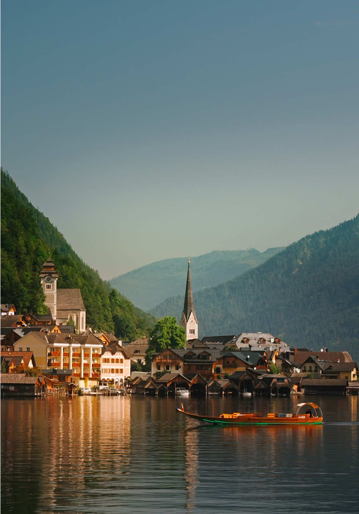 Gentle mornings in Hallstatt village Austria 🇦🇹  #austria #travel #europe #beautifulplaces #nature 