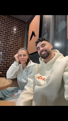 L’amour avec un grand A! Tous les jours je réalise que je me réveille avec l’homme de ma vie! Un homme incroyable! Un trésor incroyable ❤️🙏🏻 #shannakress #amour #Love #famille #maman 