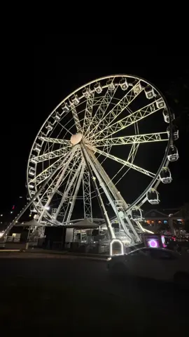 Cape Town nights hit different 🌙🎡 #CapeTown #CapeWheel #CityLights #NightVibes #fyp 
