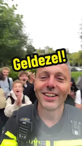 Wat is een #geldezel?  Als je je #pinpas #pincode 'uitleent'. #politie #school 