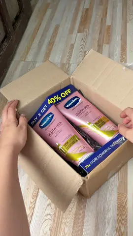 grabe naman ang pa 40% discount na yan🥰 #vaselineglutahya #fyp #vaselinelotion 
