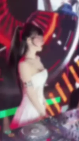 Khi xưa đi bar #nhachay #djremix #NhacHayMoiNgay #TikTokGiaiTri #DJ 