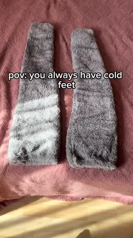 Gibt’s bei uns im Shop 🥰 #cozy #fuzzysocks #christmas #christmastime #fyp 