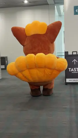 Spotted this cutie at Comic Con .. I couldn’t help but love their little shuffle walk😆❤️ #comicconla #comicconla2025 #cute #littlesteps #la 