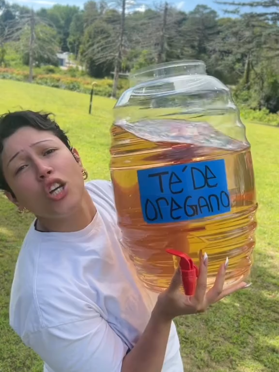 🌿 ¿Defensas bajas? Con orégano premium en cápsulas tu cuerpo se protege todos los días 💊.