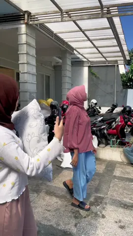 Langsung ngibrit aja nih😭, ga salah si bantal dari yuureco memang sebagus ituuu😭😭😭, langsung angkut sekarang guysss keburu abisss🤪 #bantalhotel #yuureco #trend #wibgajian #fyp 