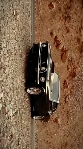 تُعرف فورد موستانج موديل 1969 بتنوع مواصفاتها، وشملت خيارات متعددة للمحركات، من محركات V8 عالية الأداء مثل محرك كوبرا جيت سعة 428 بوصة مكعبة، إلى محركات سداسية الأسطوانات مثل محرك سعة 250 بوصة مكعبة، كما توفرت بعدة أنماط للهيكل، أبرزها نمط الفاستباك (سبورت رووف) الرياضي. تميزت السيارة بتصميم خارجي أكبر من الموديلات السابقة، مع خطوط هيكل محدبة وجسم أيقوني.  خيارات المحرك: محرك كوبرا جيت V8: كان خيارًا شائعًا في طرازات مثل ماك 1.  محرك 428 Cobra Jet V8: كان محركًا قويًا، تم توفيره في بعض نسخ السيارة.  محرك 351 Windsor V8: كان متوفرًا أيضًا كخيار عالي الأداء.  محرك 429 V8: تم إطلاقه في طراز بوس 429.  محرك V6 سعة 250 بوصة مكعبة (4.1 لتر): كان متوفرًا كبديل اقتصادي لاستهلاك الوقود، خاصة في طراز موستانج E ذي الإصدار المحدود.  أنماط الهيكل:  Fastback (Sportroof): كان الهيكل الخلفي المائل للخلف الأكثر شيوعًا وانتشارًا في هذه السنة. كوبيه: كان خيارًا آخر للهيكل. مكشوف: كان هيكلًا قابلًا للتحويل متاحًا أيضًا. التغييرات التصميمية والتقنية: زيادة الحجم:  كانت موديلات 1969 أكبر في الحجم من موديلات 1968، مما سمح بتركيب محركات أكبر.  خطوط الهيكل:  تغيرت الألواح الجانبية من مقعرة إلى محدبة، مما أعطى السيارة مظهرًا أكثر قوة.  مجموعة GT:  تميزت هذه المجموعة بمصابيح الضباب الأمامية، والخطوط الجانبية المميزة، وترس تفاضلي خلفي قابل للقفل، ولوحات عدادات رياضية.  طرازات متخصصة:  ظهرت طرازات مميزة مثل ماخ 1، والبوس 302، والبوس 429، والتي تميزت بأداء عالٍ وتصاميم فريدة.  #explor #tiktok #viral #الشعب_الصيني_ماله_حل😂😂 #الجزائر_تونس_المغرب 